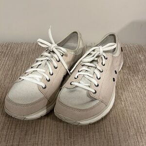 Dr. Scholl’s memory foam core fit sneakers, size 7.5 medium